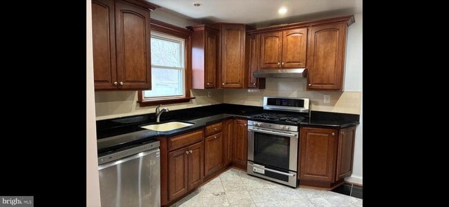 Photo - 7213 Adelphi Rd