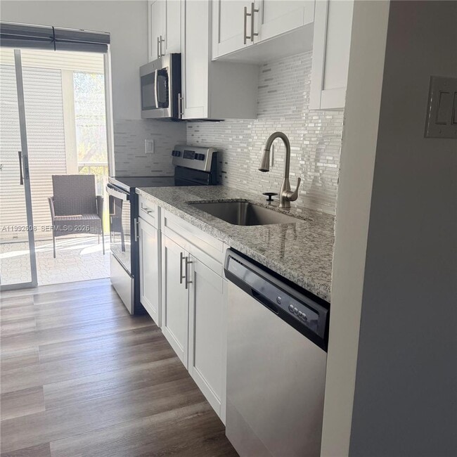 Building Photo - 7500 NW 5th Pl Unit 204