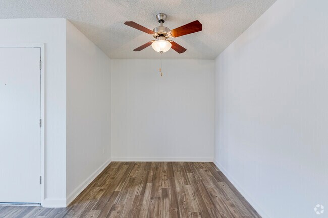 2BR, 2BA - 950SF - Dining Room