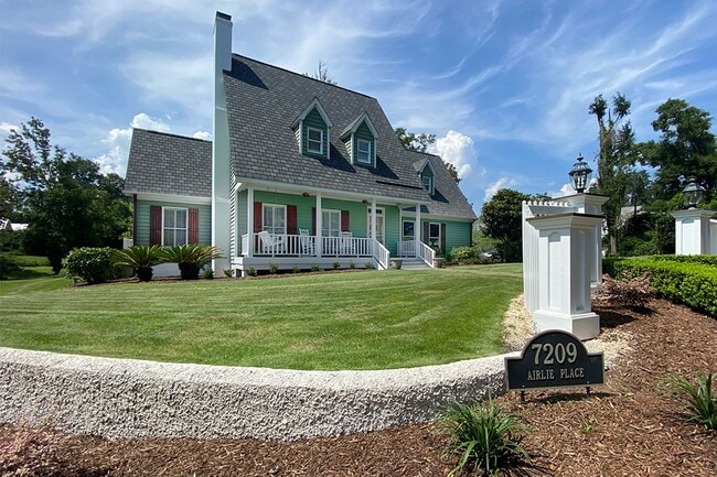Building Photo - Beautifully FURNISHED 3bd/2.5 BA Home NO CATS