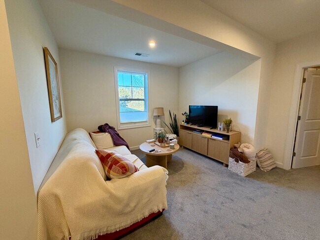 Photo - 1076 Delphi Ln