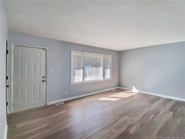 Photo - 1086 Essex Pl