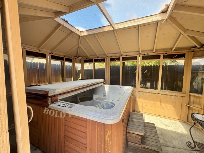 Photo - 3159 Doroteo Way