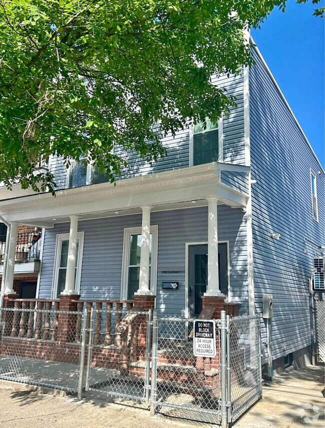 Building Photo - 41-61-61 55th St Rental