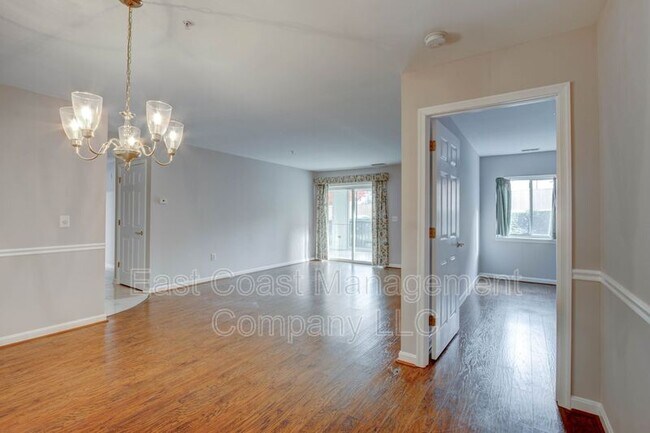 Photo - 31 Lambourne Rd Condo Unit 104