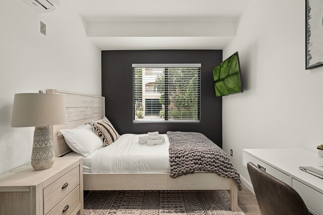 Photo - 1702 Malcolm Ave Unit Single Room 2 - 2