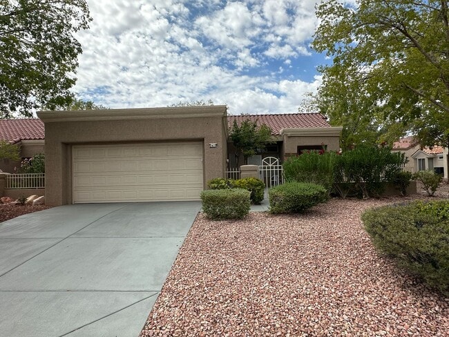 Building Photo - 2 Bedroom 2 Bathroom Sun City Summerlin To... Rental