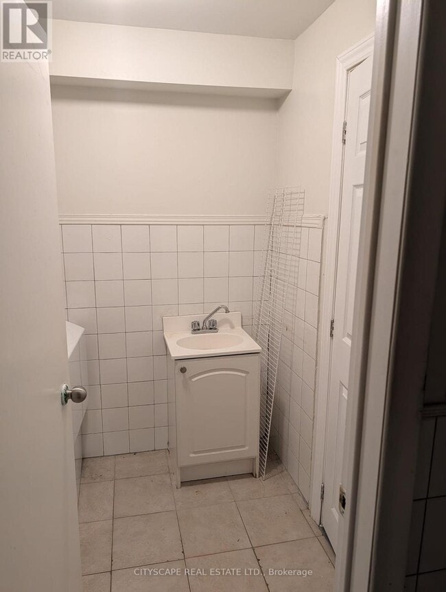 Photo - 6393 Chaumont Crescent