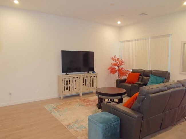 Photo - 3360 Santa Verdiana St