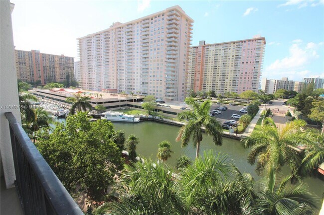 Building Photo - 17150 N Bay Rd Unit 2612