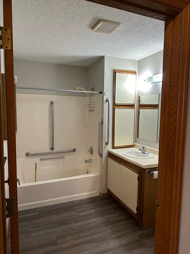 Photo - Shorewood Place Apartments