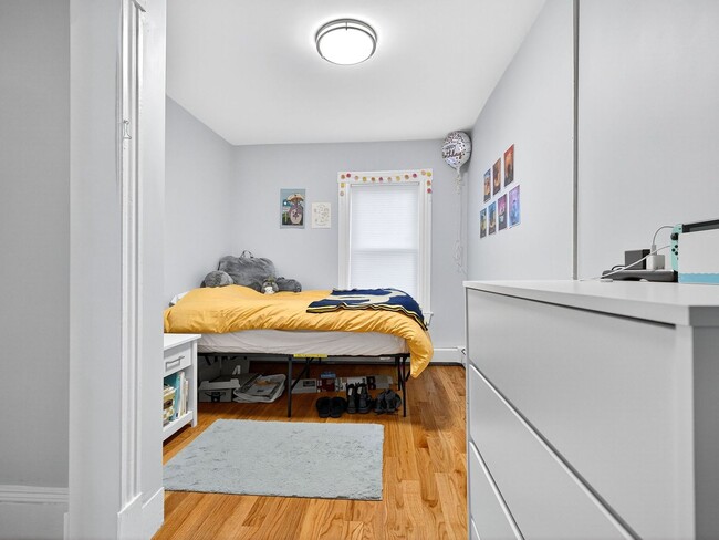 Photo - 114 Woodstock St