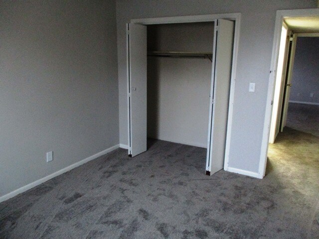 Photo - 710 Golfcrest Rd N