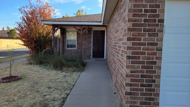 Photo - 3/2/2 Cozy Brick Home in South Lubbock!