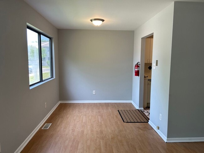 Photo - 2 Bedroom Condo---Ready for Move in!