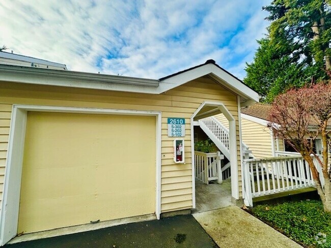 Building Photo - 2Bd/2Ba Bellevue Condo Unit 5-302