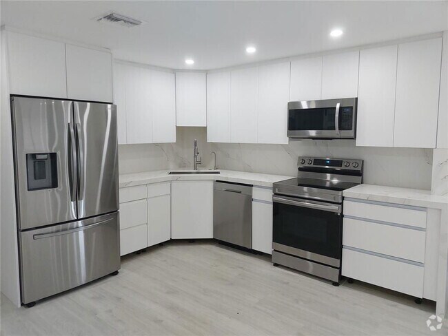 Building Photo - 2115 NE 37th Dr Rental