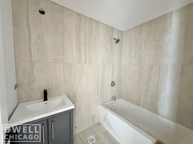 Photo - 725 W Waveland Ave Unit 6182e