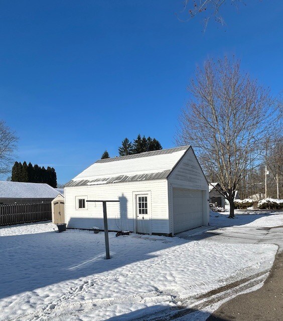 2-car garage - 1001 Sunset Ave