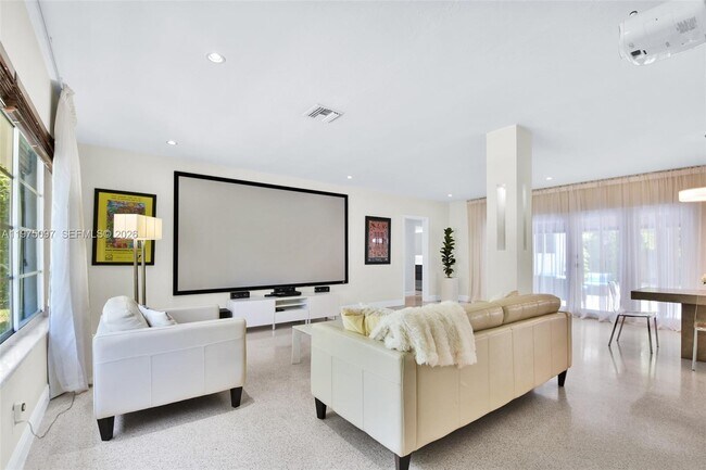 Photo - 10610 NE 11th Ct