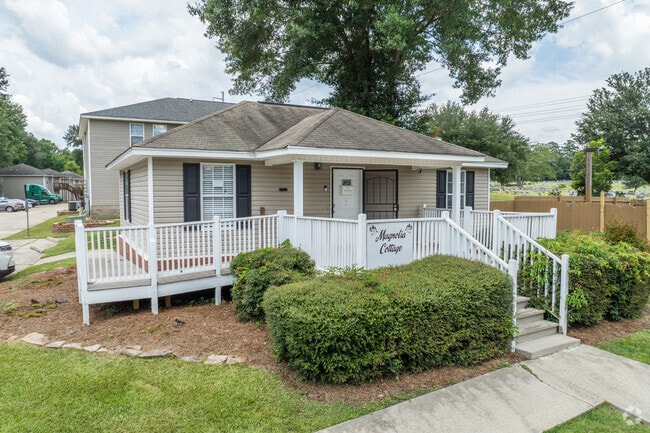 Leasing Office - Magnolia Trace