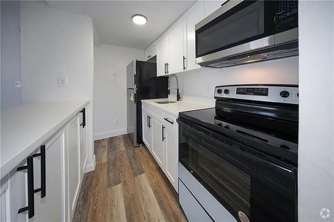 Building Photo - 1000 NW 95th Terrace Unit 105 Rental