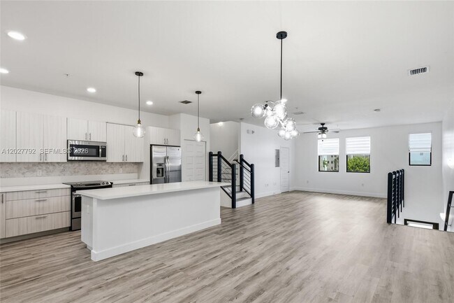 Building Photo - 10473 NW 82nd St Unit 11