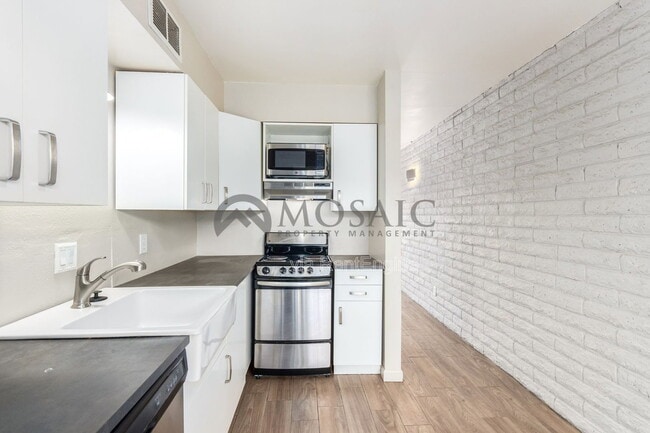 Photo - 1204 S McClintock Dr Unidad B