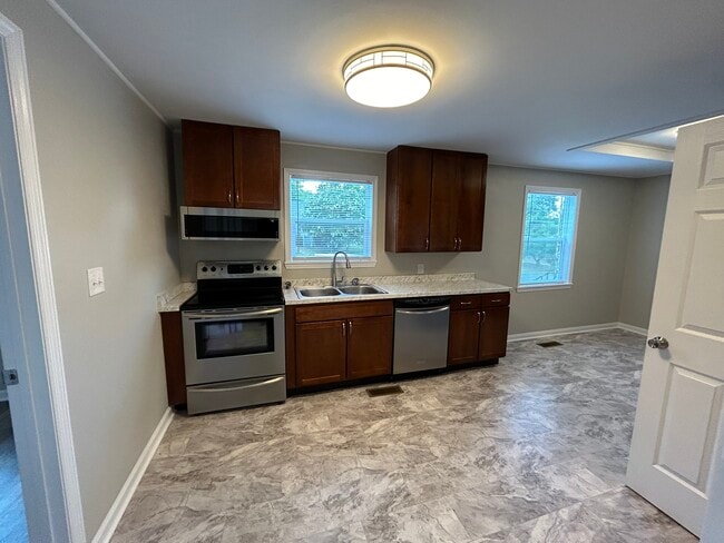 Photo - 1000 McHann Dr