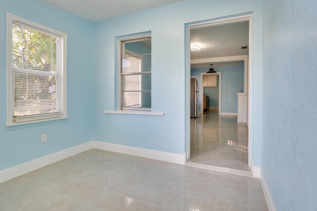 Photo - 813 Truman St