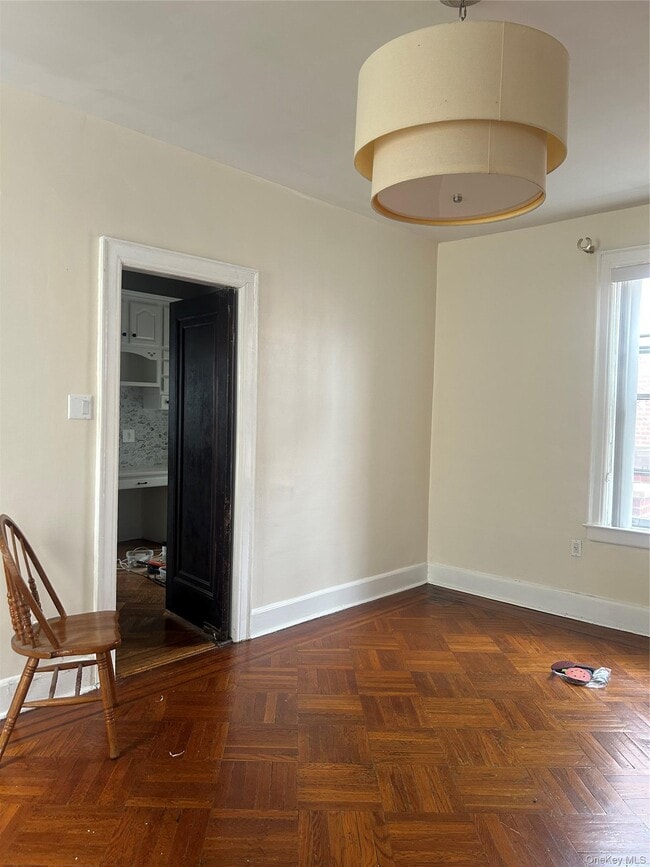 Photo - 594 E 38th St