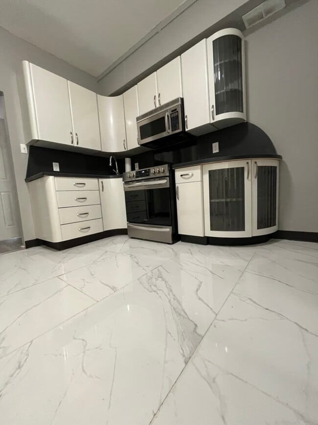 Photo - 1828 Reverend J J Walters Ave