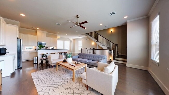 Building Photo - 2724 Rutland St