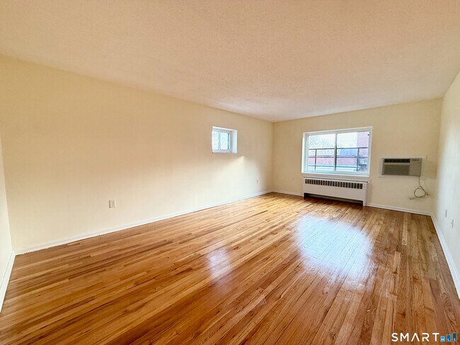 Photo - 570 Whitney Ave Unit L3