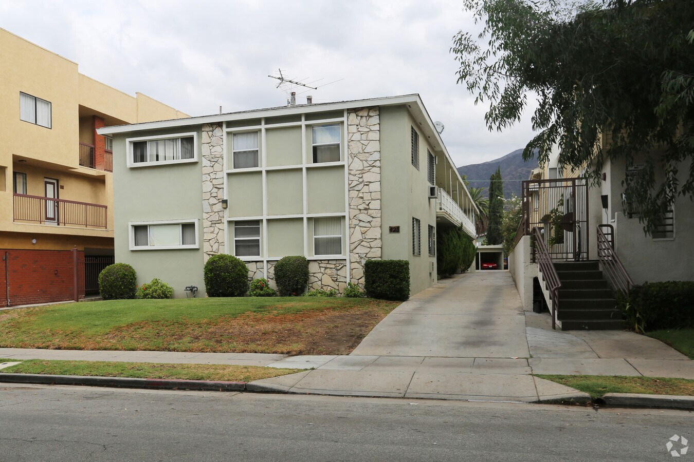 Photo - 429 W Glenoaks Blvd Apartments
