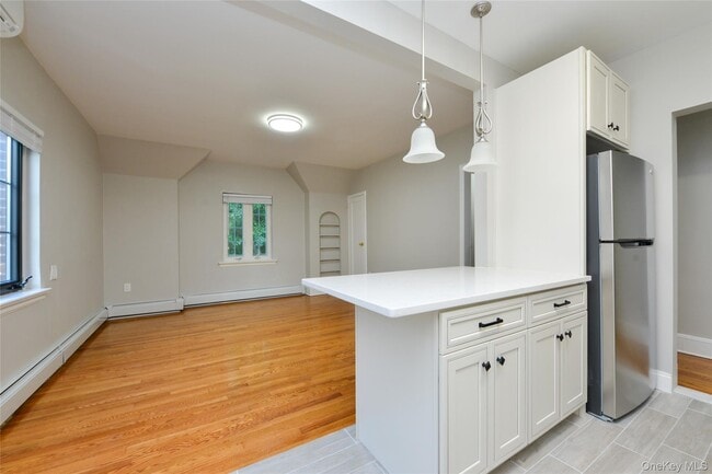 Photo - 43-34-43192 192nd St Unidad 2nd Floor