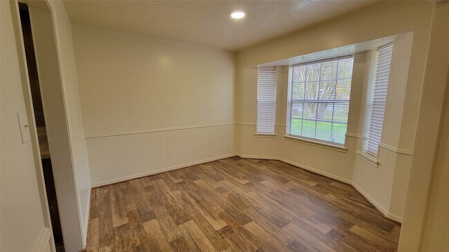 Photo - 1701 Rebecca Ln