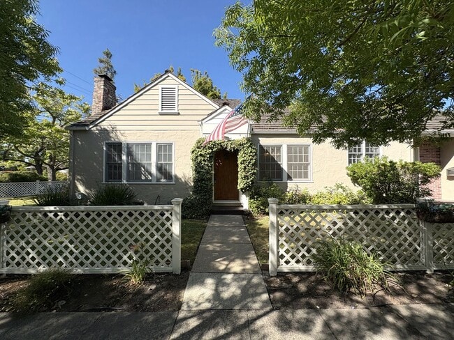 Charming Updated 4BR Home on Prime Corner ... - Charming Updated 4BR Home on Prime Corner ...