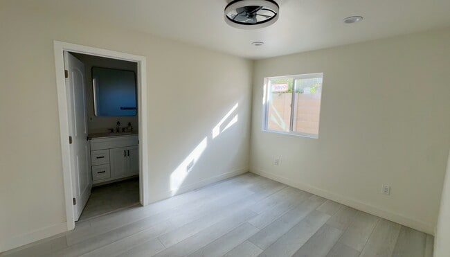 Photo - 883 N Waverly St