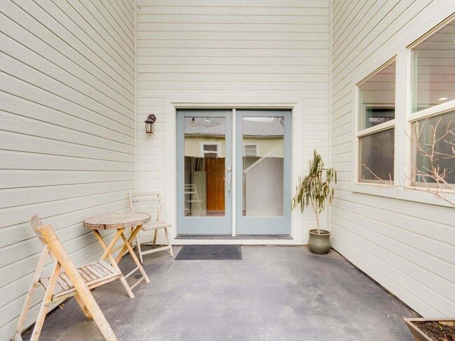 Photo - 1705 S Vermont Ave