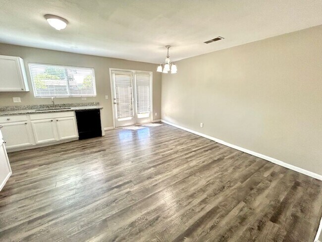 228 Dormont Dr NE