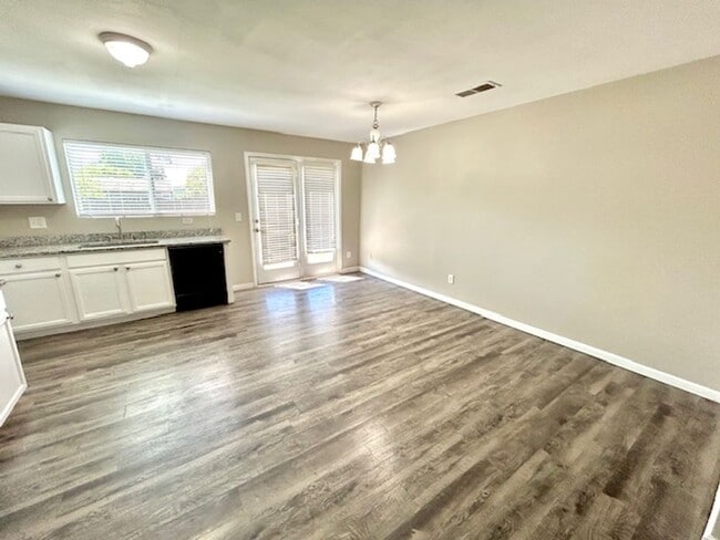 Photo - Cozy 3 Bedroom Home in Convenient Huntsville Location