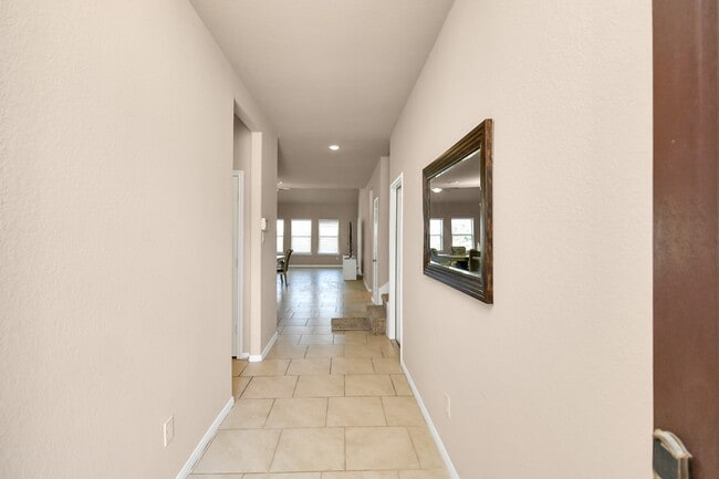 Photo - 719 Longstreet Dr