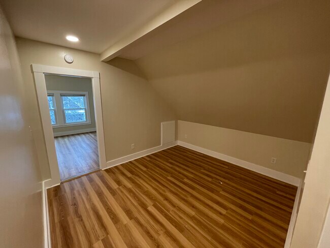 157 College St Unit 3