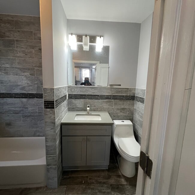 Photo - 461 Harrison St