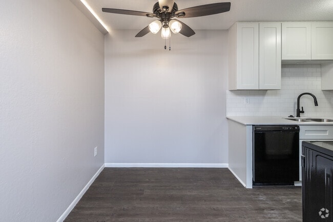 1BR, 1BA - 620SF - Dining Room