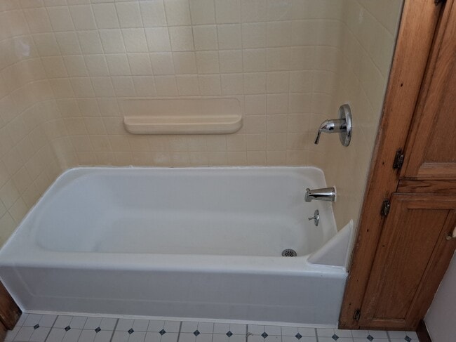 Building Photo - 2311 Hendricks St