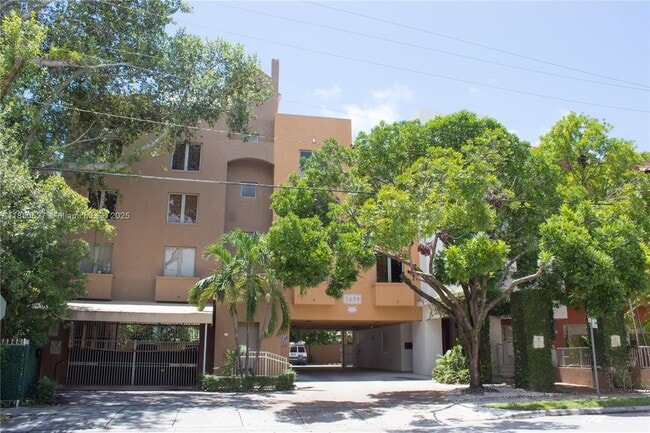 Building Photo - 2630 SW 28th St Unit 18 Rental