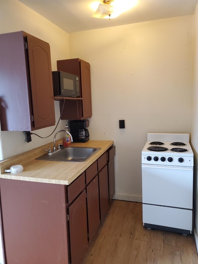 Photo - 2733 Dartmouth College Hwy Unidad 9