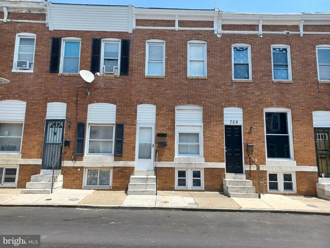 Building Photo - 711 N Streeper St Rental